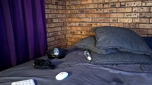 Snapshot of Astoria_Moon chatting on 12.13.24 Astoria Moon online show from 12.13.24