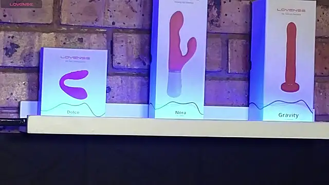 Snapshot of Astoria_Moon chatting on 09.18.25 Astoria Moon online show from 09.18.25