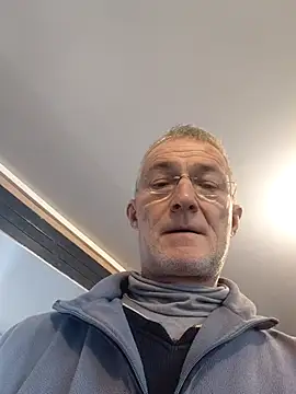 Snapshot of 60philippe chatting on 12.02.25 60philippe online show from 12.02.25