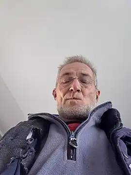 Snapshot of 60philippe chatting on 12.16.25 60philippe online show from 12.16.25