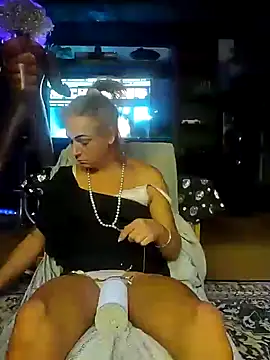 Snapshot of KrystallCox@xh chatting on 10.06.25 KrystallCoxxh online show from 10.06.25