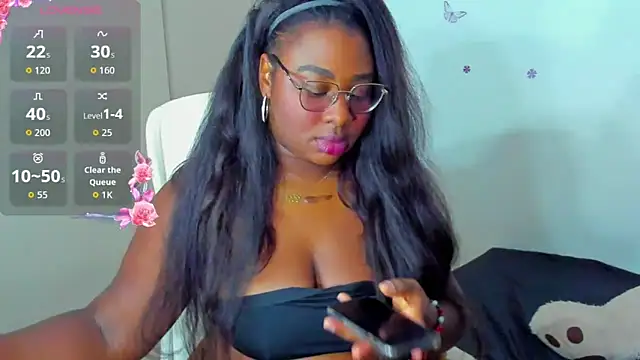 Snapshot of Naomii_King chatting on 06.12.26 Naomii King online show from 06.12.26