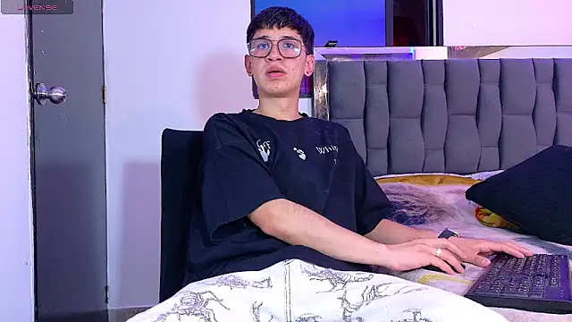 Snapshot of Mr_daren_ chatting on 06.19.26 Mr daren online show from 06.19.26