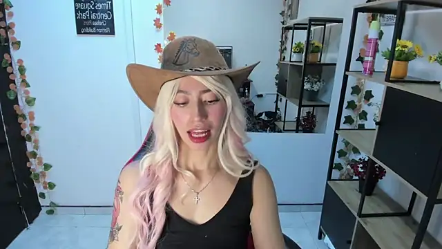 Snapshot of LilithCooperr_ chatting on 11.24.25 LilithCooperr online show from 11.24.25