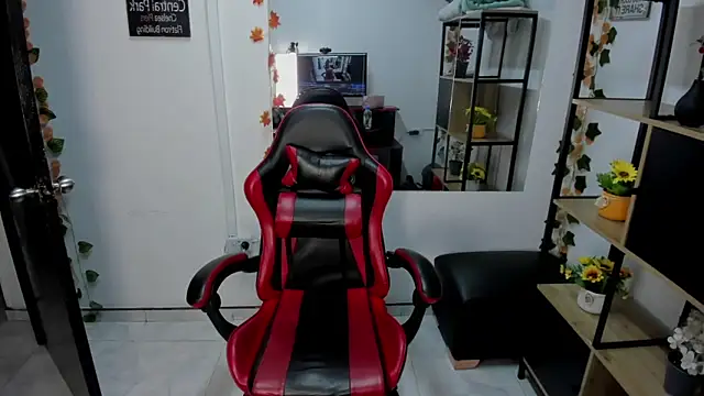 Snapshot of LilithCooperr_ chatting on 12.16.25 LilithCooperr online show from 12.16.25