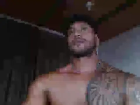Snapshot of manolofitt chatting on 05.15.26 manolofitt online show from 05.15.26