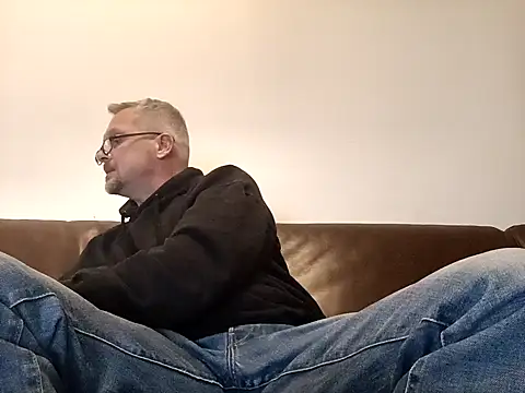 Snapshot of Heidemensch chatting on 01.28.25 Heidemensch online show from 01.28.25