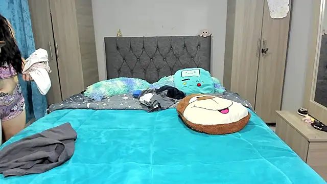 Snapshot of steban_and_kim chatting on 01.09.25 steban and kim online show from 01.09.25