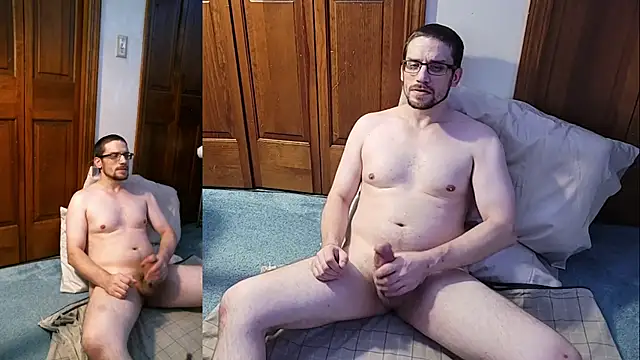 Snapshot of MaxxCloud chatting on 10.22.25 MaxxCloud online show from 10.22.25