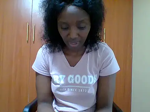 Snapshot of sexy_darleen23 chatting on 12.19.25 sexy darleen23 online show from 12.19.25