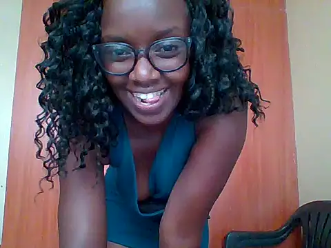 Snapshot of sexy_darleen23 chatting on 03.23.26 sexy darleen23 online show from 03.23.26