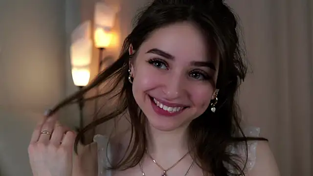 Snapshot of EstherMitchel chatting on 01.17.25 EstherMitchel online show from 01.17.25