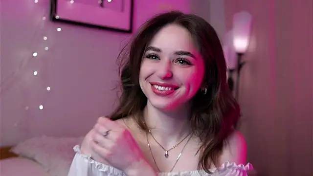 Snapshot of EstherMitchel chatting on 03.01.25 EstherMitchel online show from 03.01.25