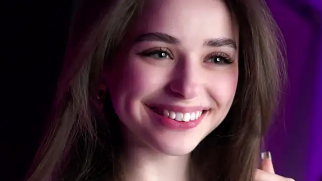 Snapshot of EstherMitchel chatting on 03.09.25 EstherMitchel online show from 03.09.25