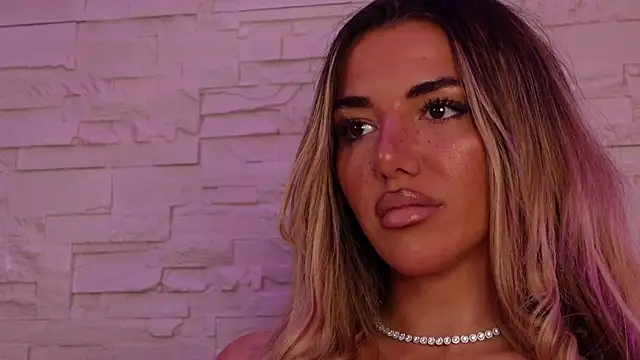 ClaraHazel online show from 10.13.25