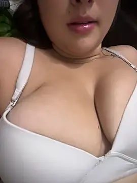 Snapshot of shirazz_najmm chatting on 02.04.25 shirazz najmm online show from 02.04.25