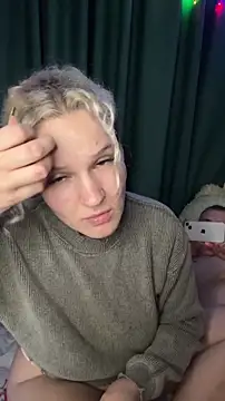 Snapshot of MrMrsRight chatting on 12.22.24 MrMrsRight online show from 12.22.24