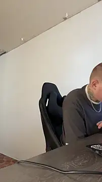 Snapshot of MrMrsRight chatting on 11.01.25 MrMrsRight online show from 11.01.25