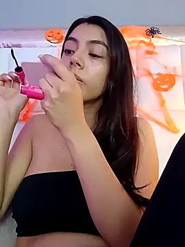 Snapshot of Julie_Bennet chatting on 10.26.25 Julie Bennet online show from 10.26.25