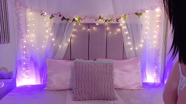 Julie Bennet online show from 02.24.26