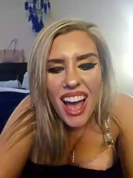 Snapshot of ellieconradxo chatting on 01.14.25 ellieconradxo online show from 01.14.25