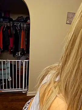 Snapshot of ellieconradxo chatting on 01.29.25 ellieconradxo online show from 01.29.25