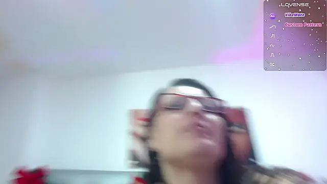 Snapshot of horny-juliette chatting on 12.25.24 horny-juliette online show from 12.25.24