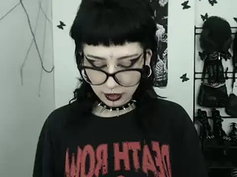 Snapshot of n0sferatus__ chatting on 12.21.25 n0sferatus online show from 12.21.25