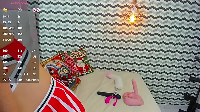 Snapshot of CATIAJONES chatting on 12.04.25 CATIAJONES online show from 12.04.25