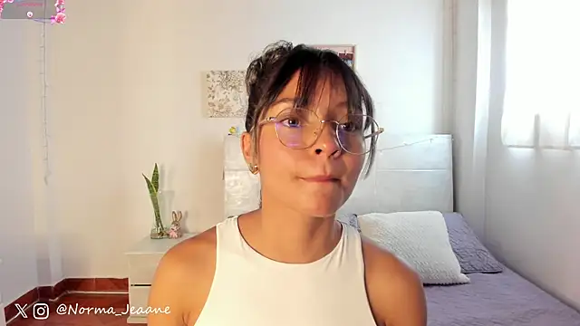 Snapshot of Norma-Jeaane chatting on 12.16.24 Norma-Jeaane online show from 12.16.24