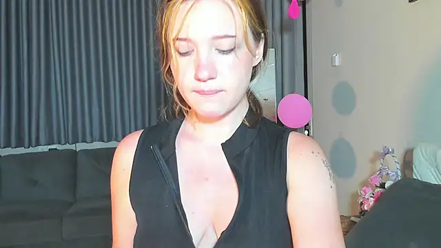 HanahCute online show from 03.20.25