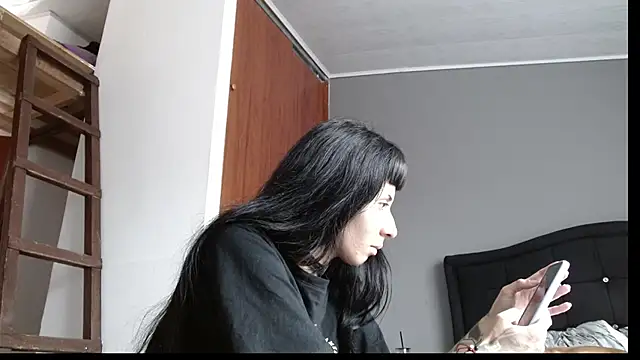 Emilia 1995 online show from 01.25.25