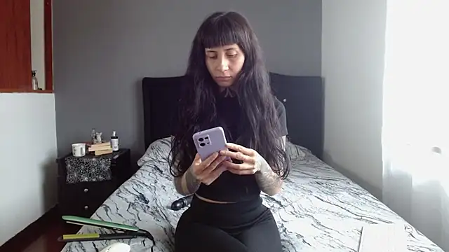 Emilia 1995 online show from 11.19.25