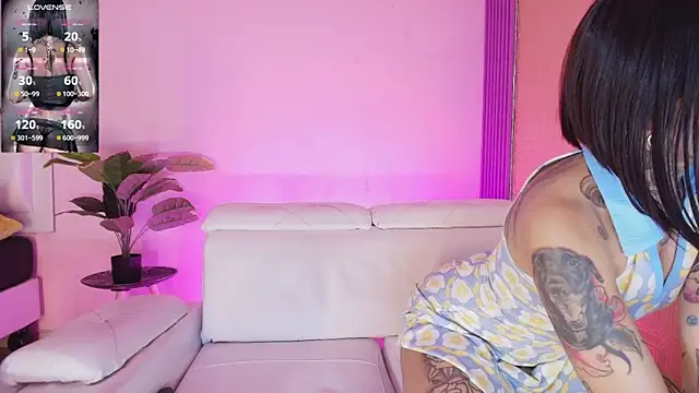 Snapshot of ABRILFACCINI chatting on 12.12.24 ABRILFACCINI online show from 12.12.24