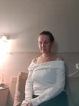 Evelina cute online show from 11.16.25