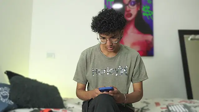 Snapshot of harrytwink18 chatting on 12.13.24 harrytwink18 online show from 12.13.24