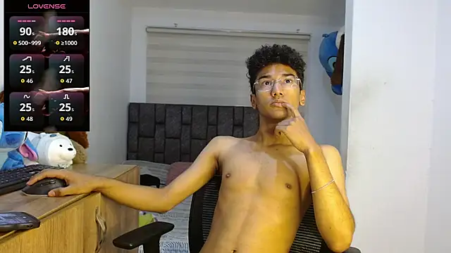 Snapshot of harrytwink18 chatting on 09.12.25 harrytwink18 online show from 09.12.25