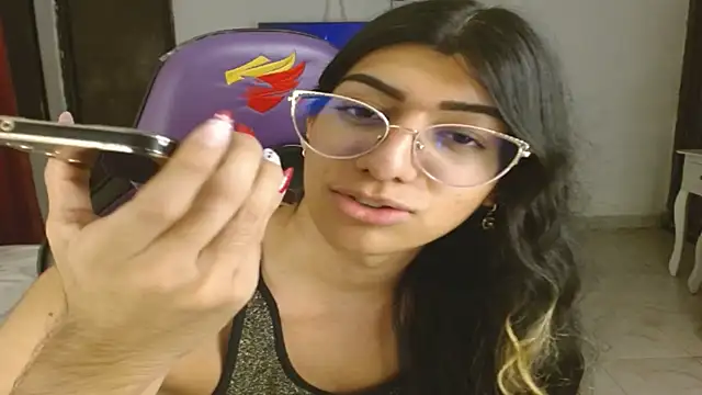 Snapshot of engielphoenis14 chatting on 12.18.25 engielphoenis14 online show from 12.18.25