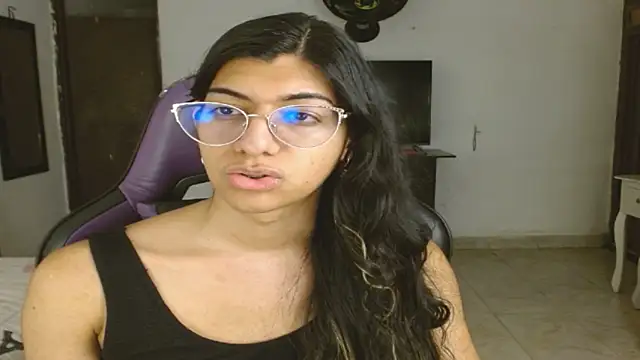 Snapshot of engielphoenis14 chatting on 12.21.25 engielphoenis14 online show from 12.21.25