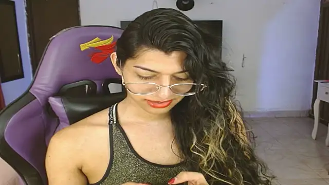 Snapshot of engielphoenis14 chatting on 01.11.26 engielphoenis14 online show from 01.11.26