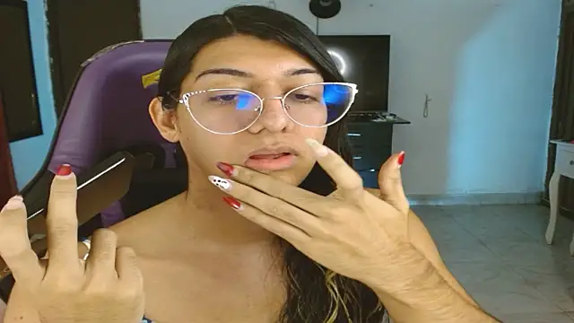 Snapshot of engielphoenis14 chatting on 01.13.26 engielphoenis14 online show from 01.13.26