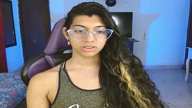 Snapshot of engielphoenis14 chatting on 01.17.26 engielphoenis14 online show from 01.17.26