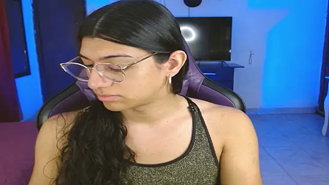 Snapshot of engielphoenis14 chatting on 02.23.26 engielphoenis14 online show from 02.23.26