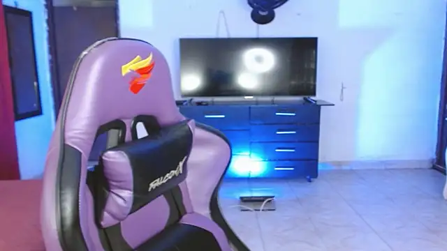 Snapshot of engielphoenis14 chatting on 03.05.26 engielphoenis14 online show from 03.05.26