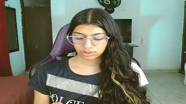 Snapshot of engielphoenis14 chatting on 03.14.26 engielphoenis14 online show from 03.14.26