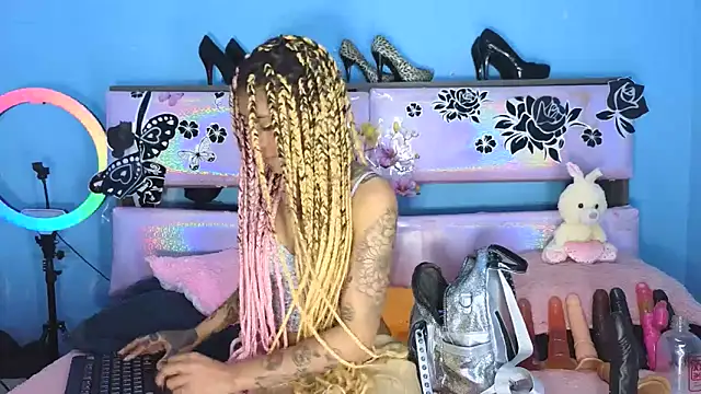 Snapshot of gabbiefoxthx chatting on 01.23.25 gabbiefoxthx online show from 01.23.25