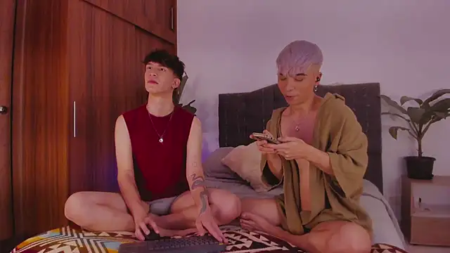 2gays 1Str8 online show from 12.01.24