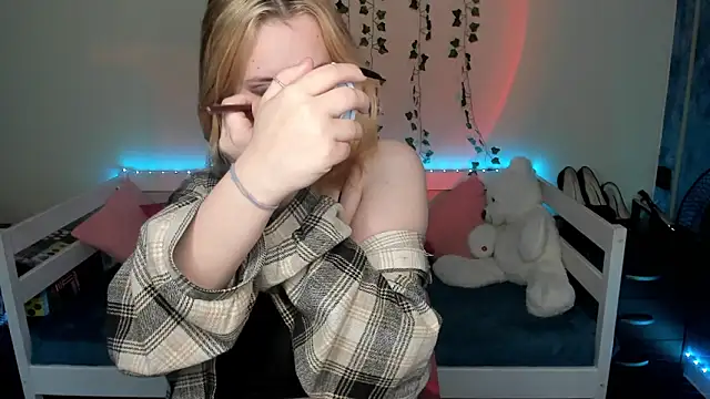 Emily Gin online show from 10.10.25