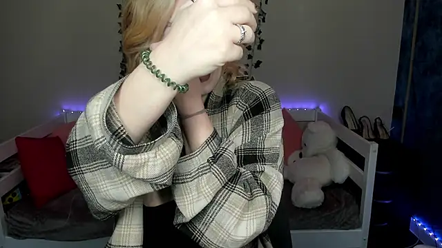 Emily Gin online show from 11.19.25