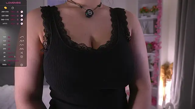 Snapshot of SallyReidj chatting on 12.05.25 SallyReidj online show from 12.05.25